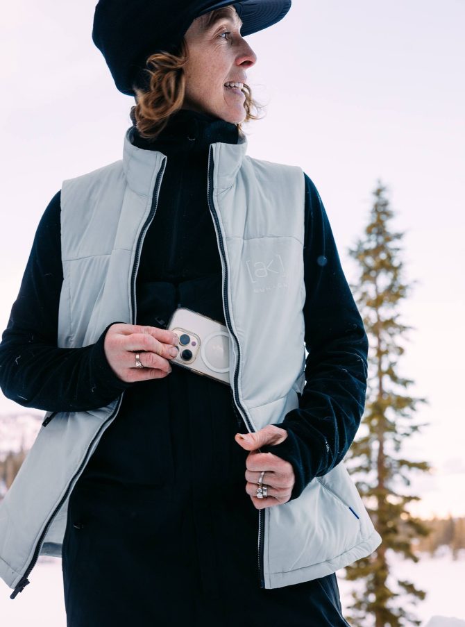 Women's Burton [ak] Helium Stretch Insulated Vest - Image 3